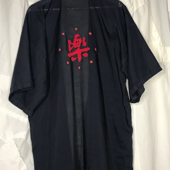 Vintage Embroidered Silk blend kimono robe. - Picture 5 of 11